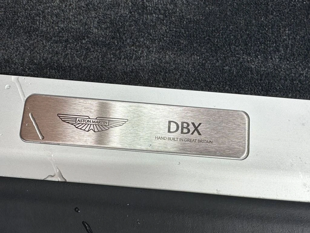 2026 Aston Martin DBX 707 - Photo 9