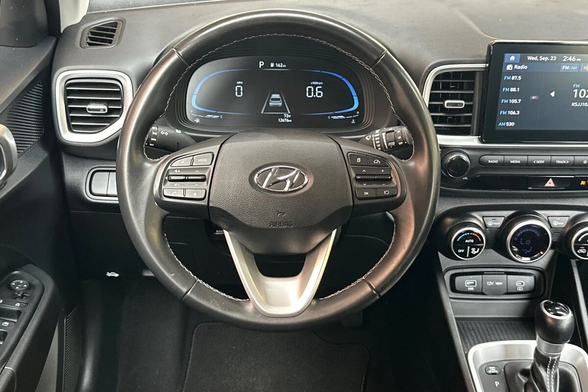 2025 Hyundai Venue SEL - Photo 14