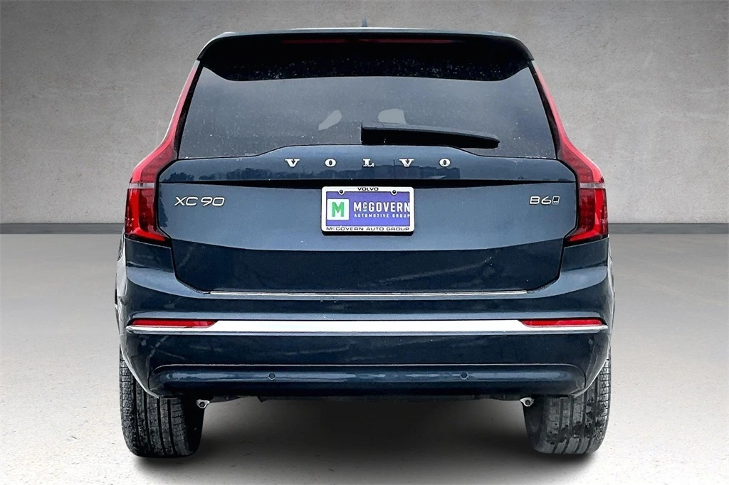 2026 Volvo - image 4