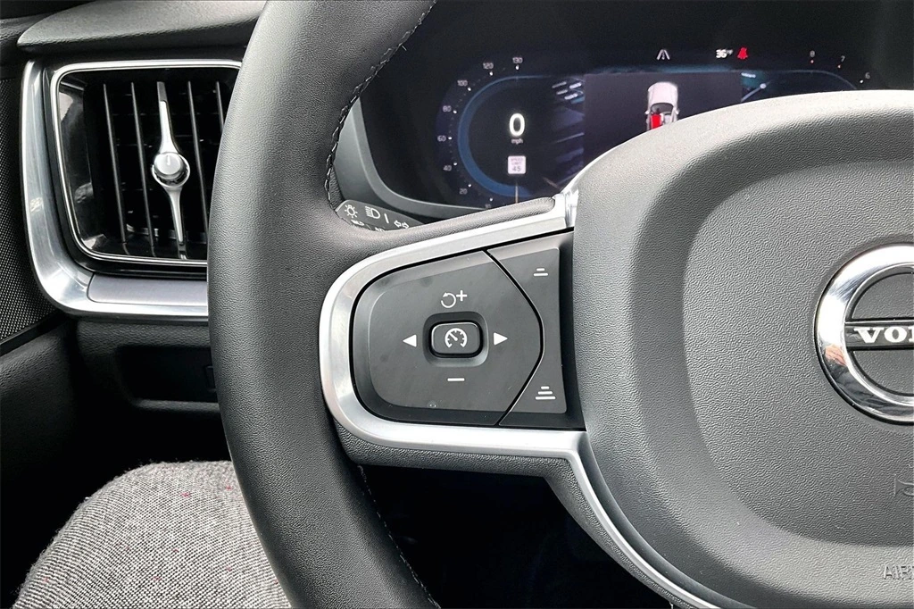 2023 Volvo - image 11