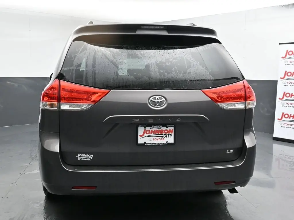 2014 Toyota Sienna LE photo 7