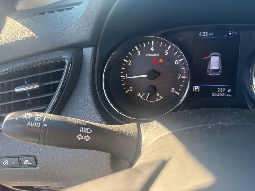 2020 Nissan Rogue SV photo 27
