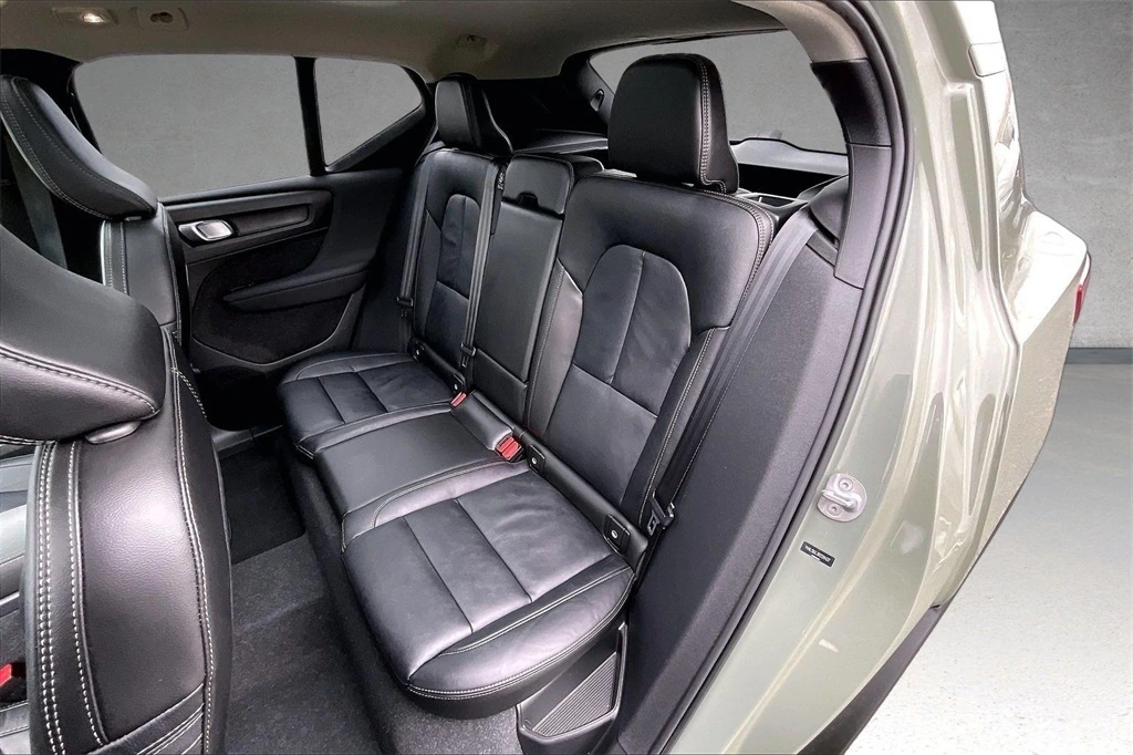 2024 Volvo - image 22