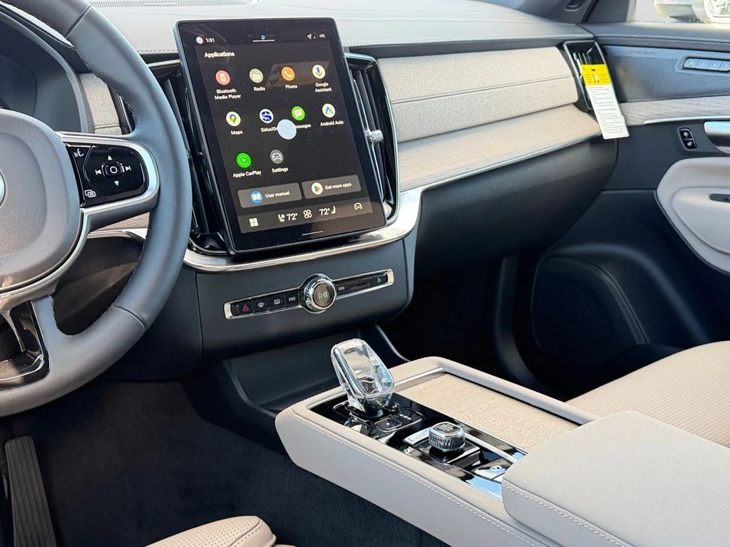 2026 Volvo - image 12