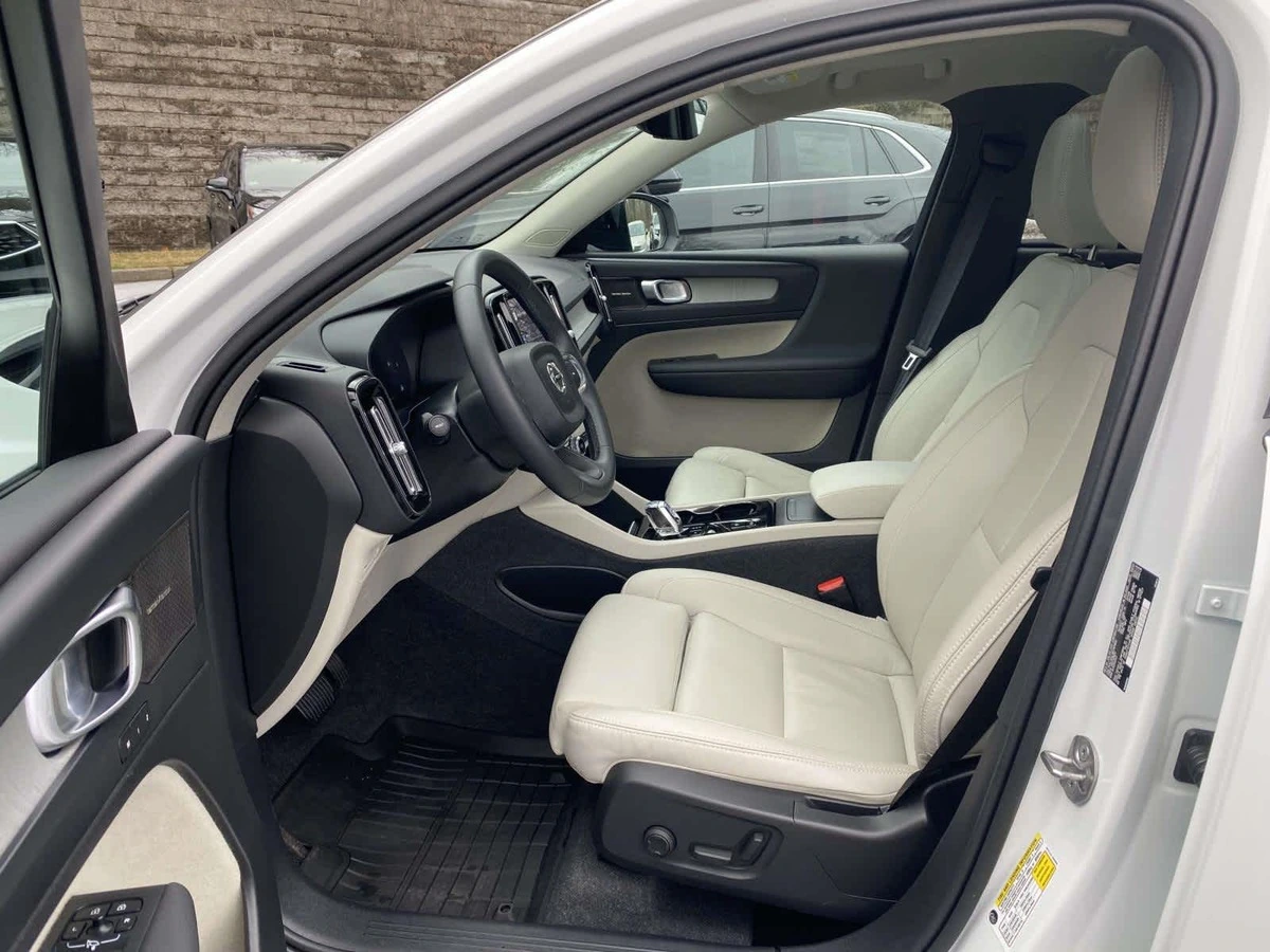 2024 Volvo - image 9