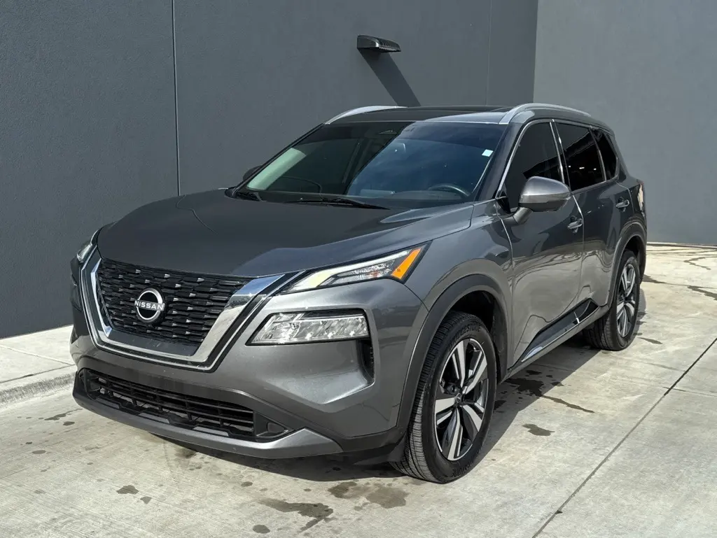 2023 Nissan Rogue SL's photo
