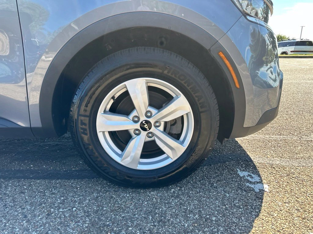2022 Kia Sorento LX - Photo 16