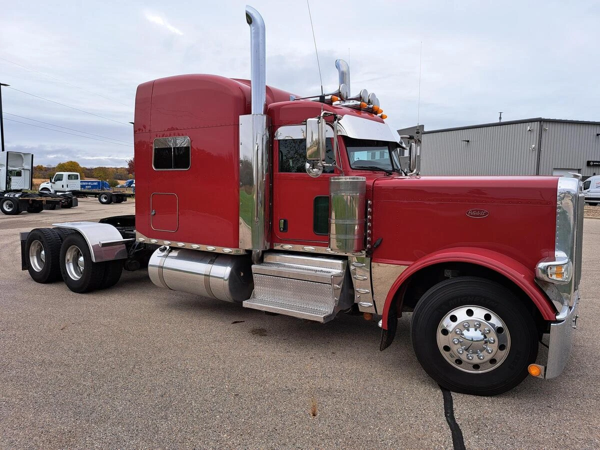 2018 Peterbilt 389 — photo 2
