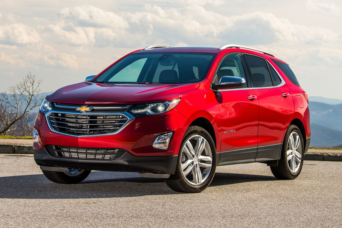 2021 Chevy Equinox Exterior Driver Side Front Angle