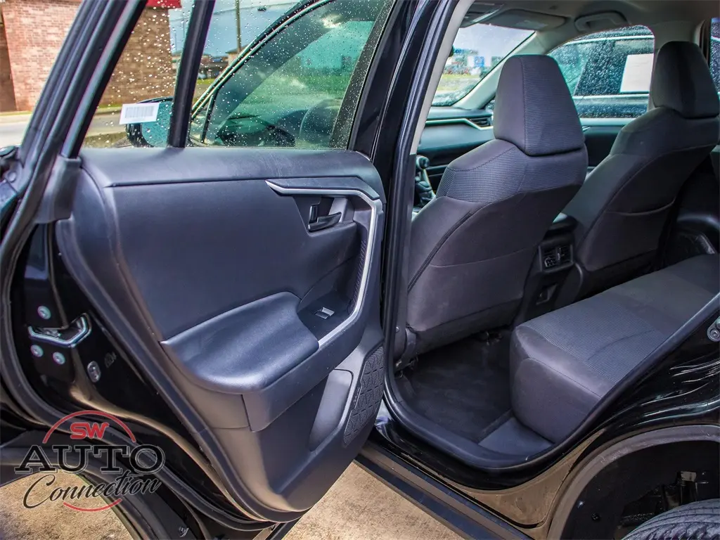 2024 Toyota RAV4 LE photo 17