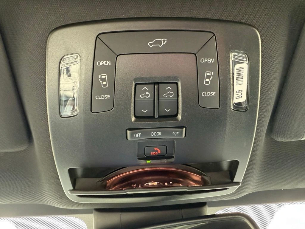 2025 Toyota Sienna XSE - Photo 47