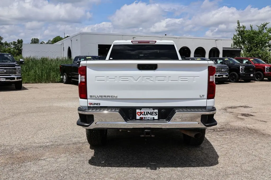 2024 Chevrolet Silverado 3500HD LT photo 4