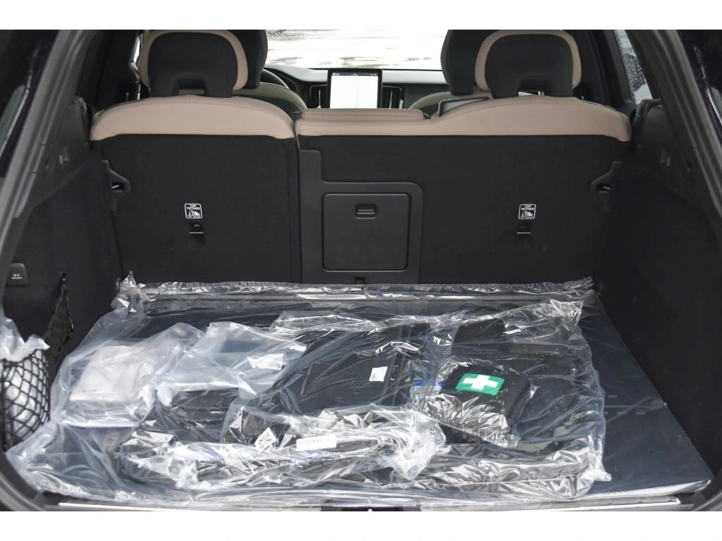 2026 Volvo - image 22