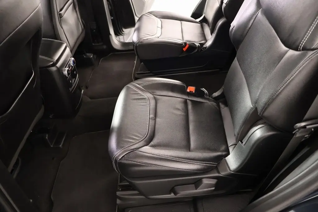 2024 Ford Explorer ST photo 4