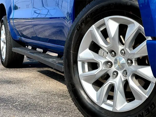 2022 Chevrolet Silverado 1500 Custom photo 2