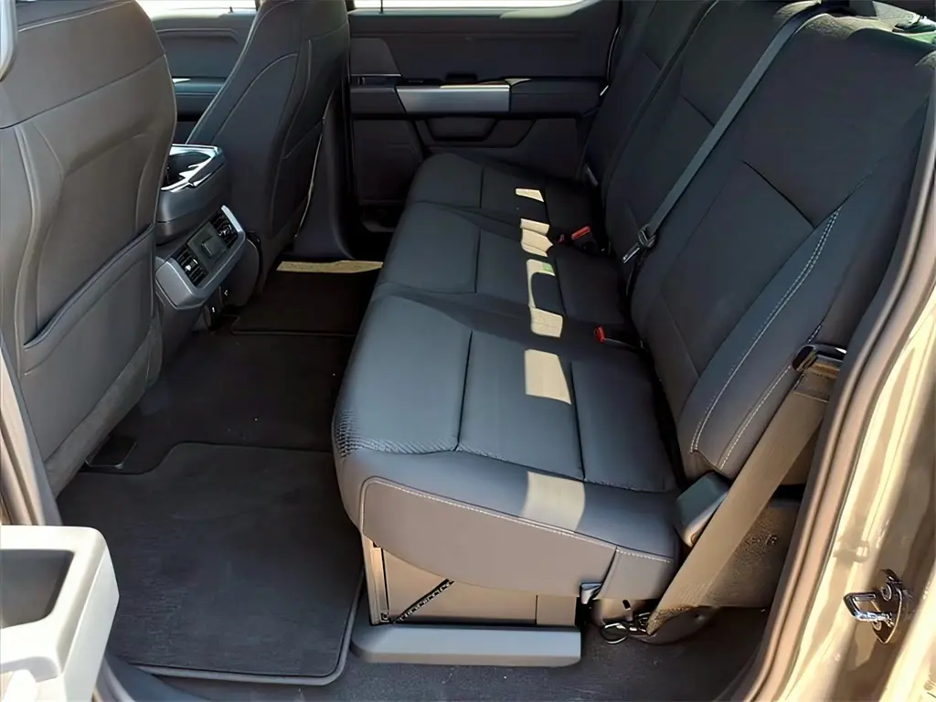 2025 Ford F-150 XLT photo 15