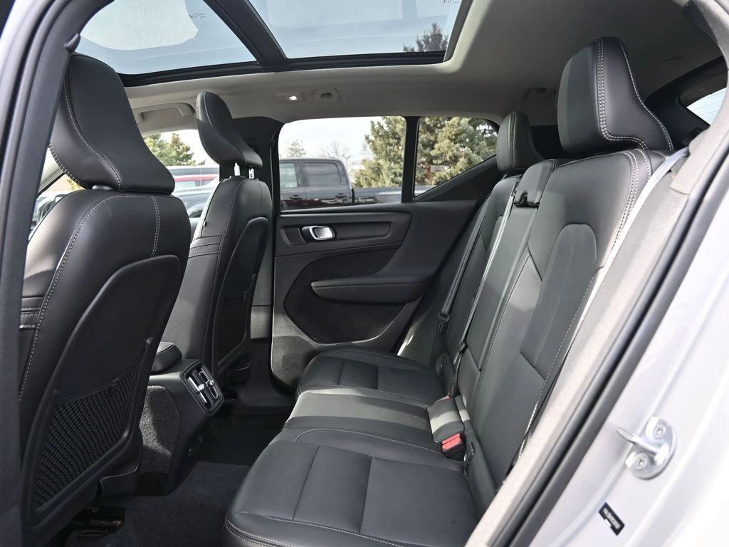 2024 Volvo - image 27