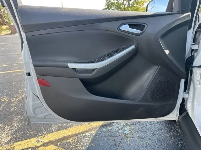 2014 Ford Focus SE photo 12