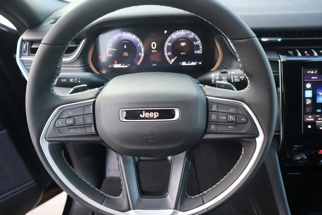 2025 Jeep Grand Cherokee Altitude X photo 3