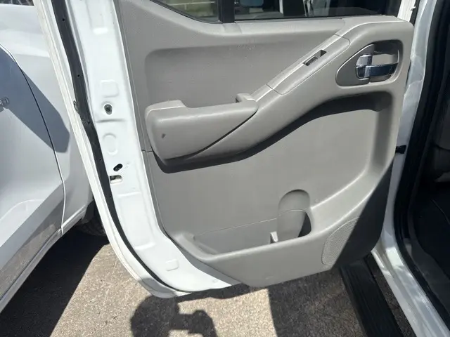 2020 Nissan Frontier SV Crew Cab photo 10