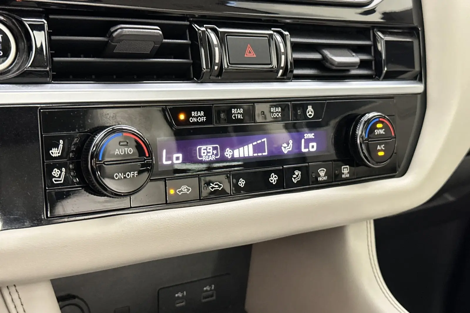2022 Nissan Pathfinder Platinum photo 18