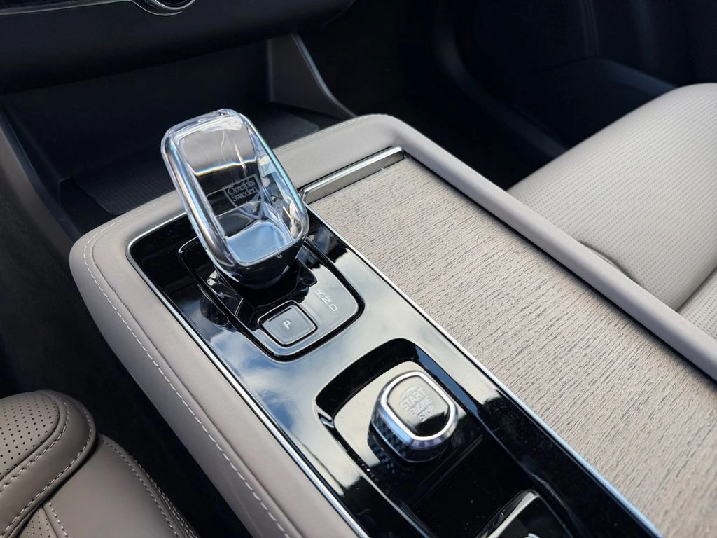 2026 Volvo - image 23