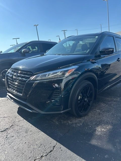 2022 Nissan Kicks SR