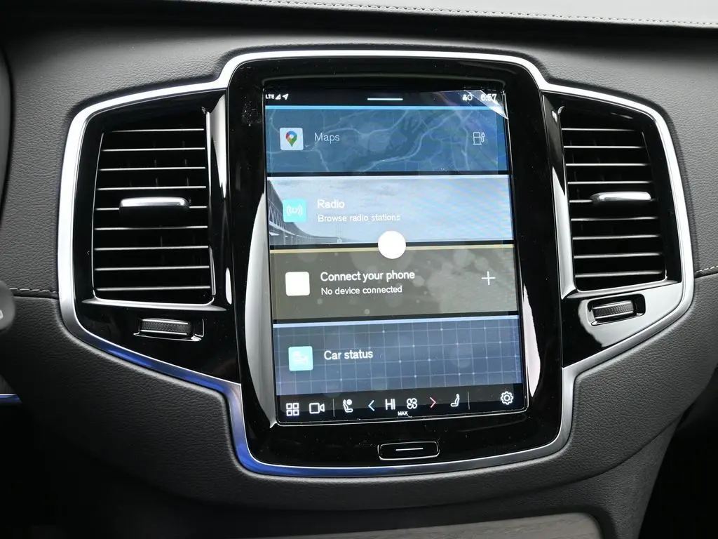 2025 Volvo - image 12