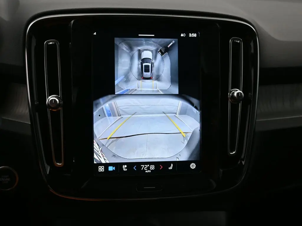 2025 Volvo - image 13