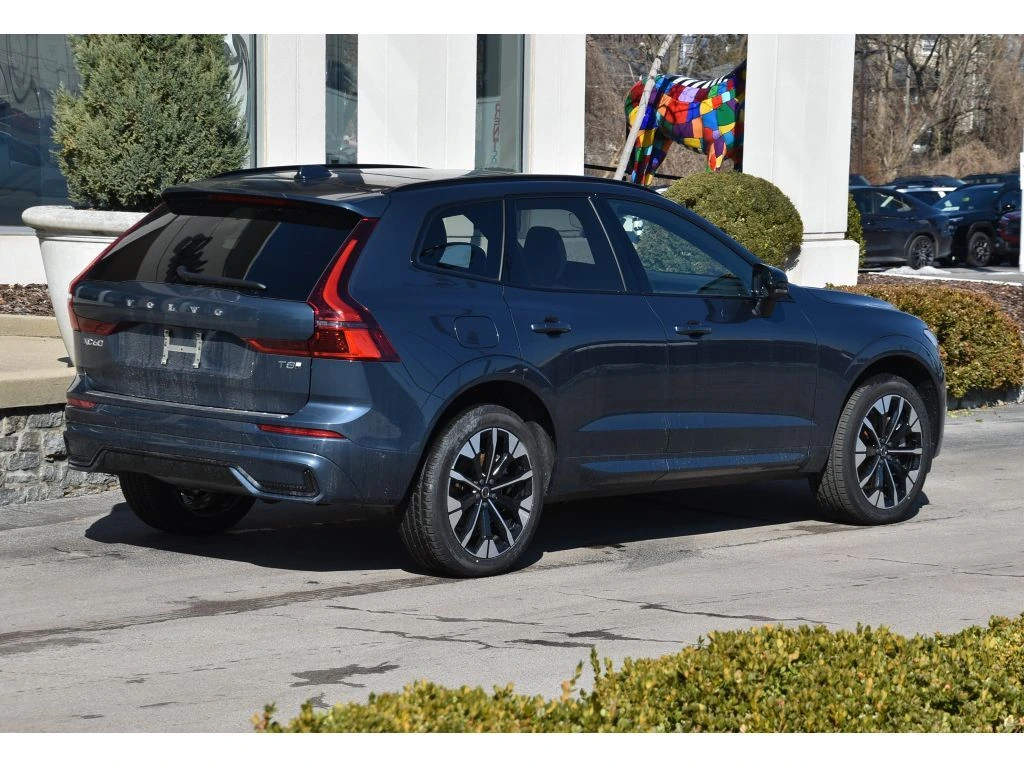 2026 Volvo - image 4