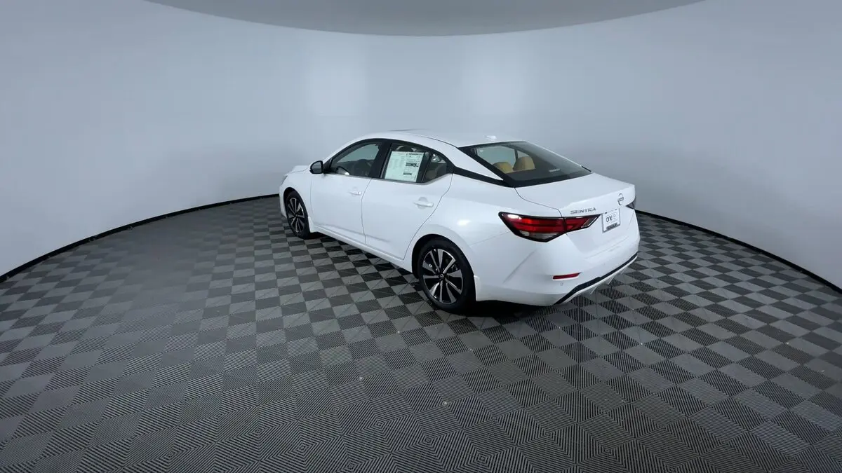 2025 Nissan Sentra SV photo 3