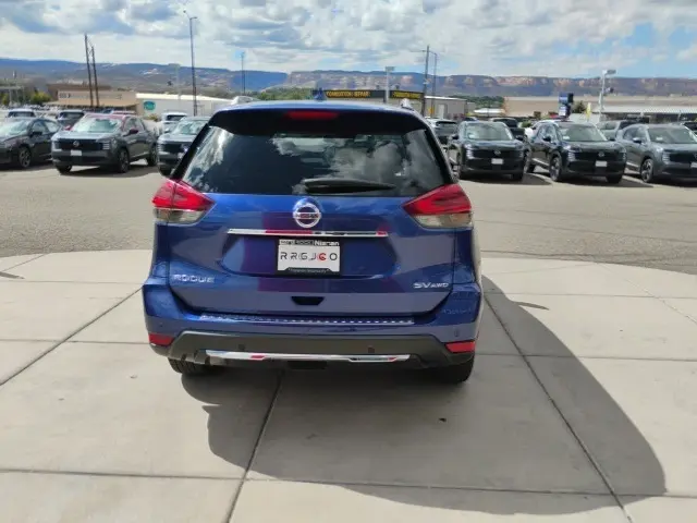 2019 Nissan Rogue SV photo 6
