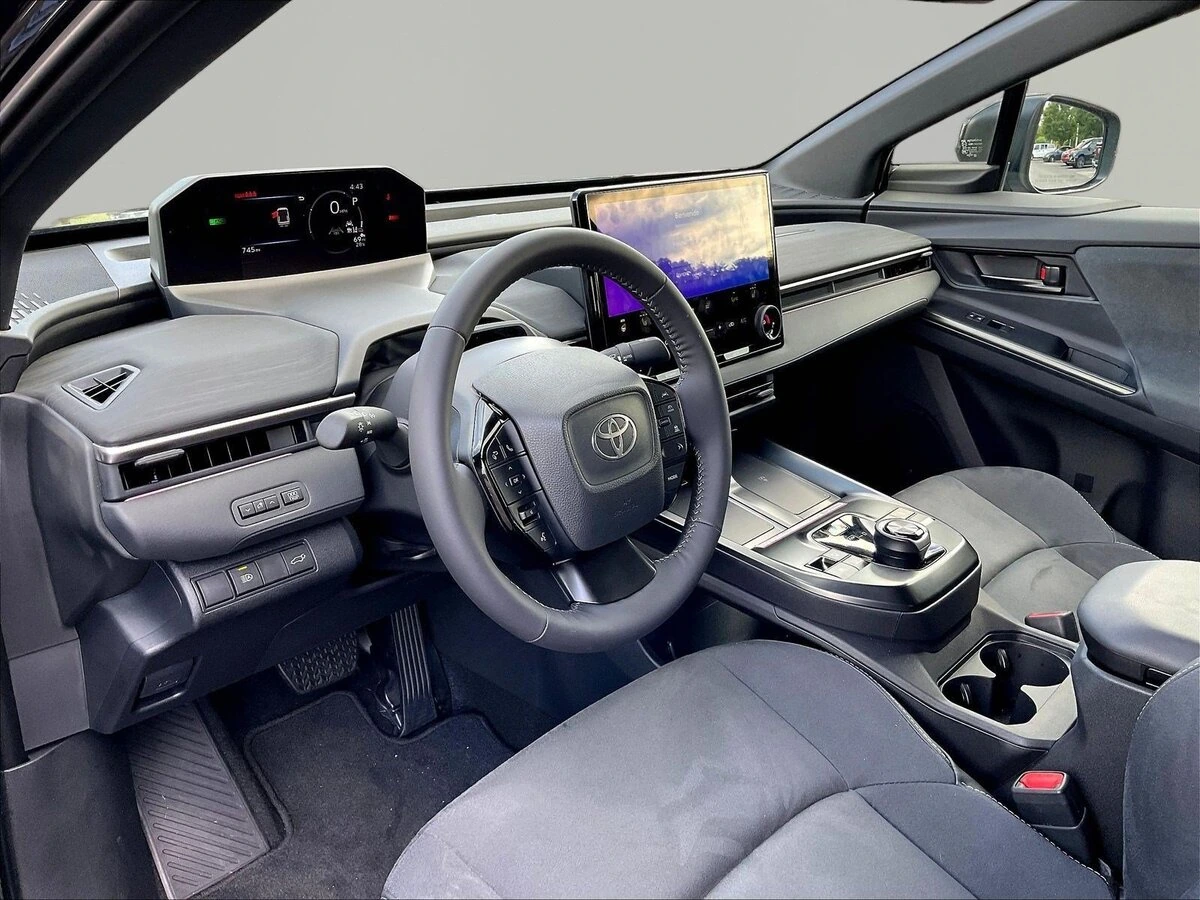 2026 Toyota C-HR XSE - Photo 15