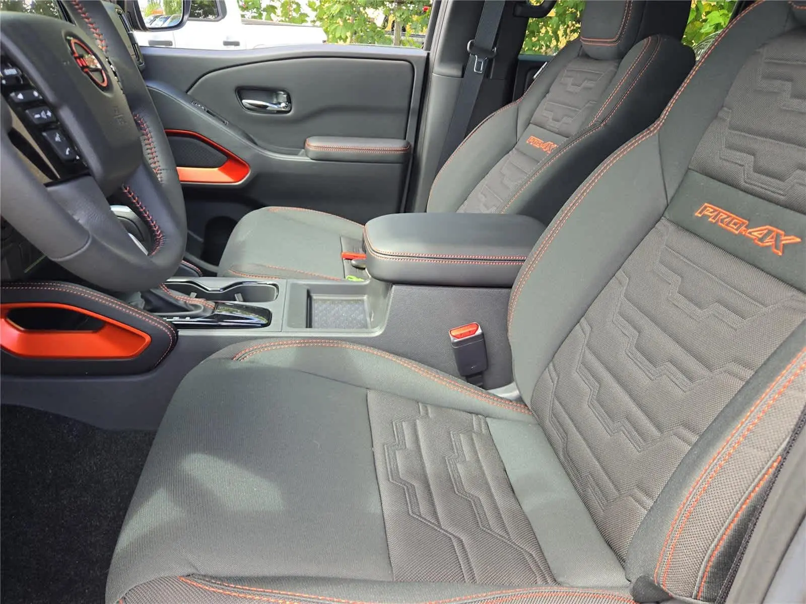 2025 Nissan Frontier PRO-4X photo 9