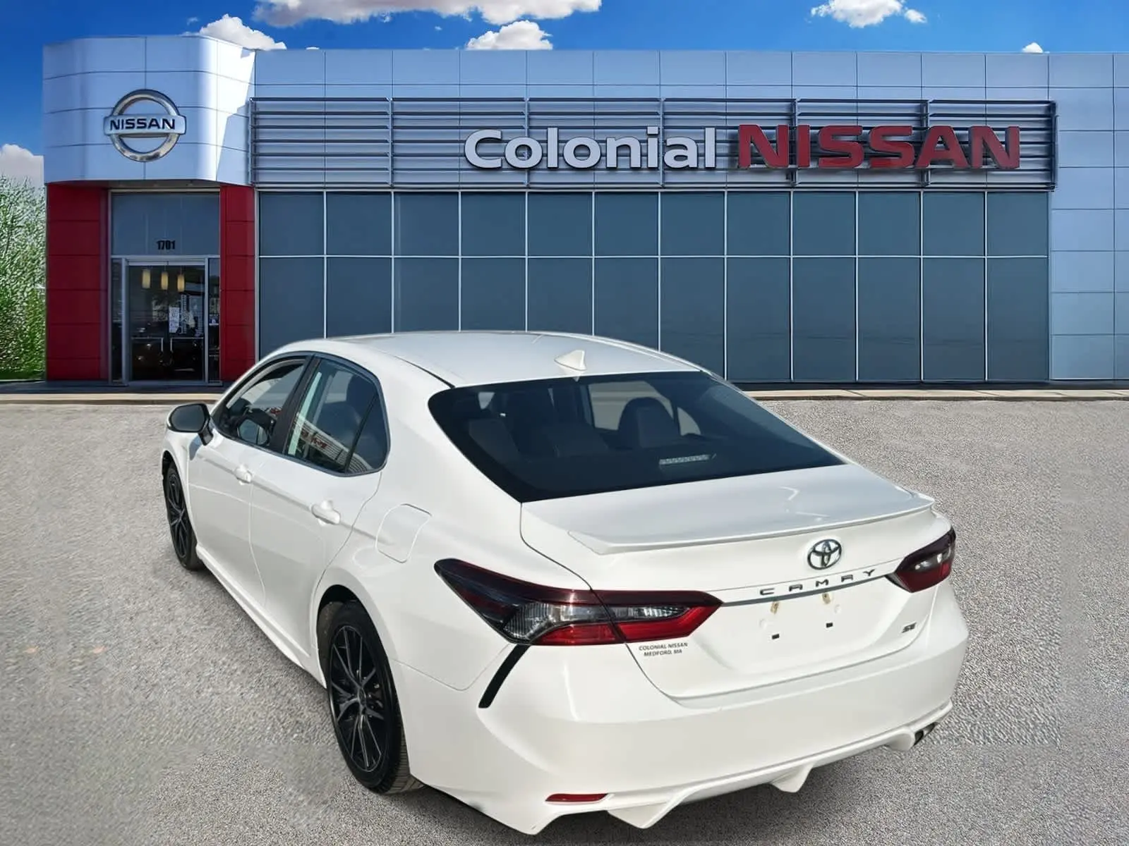 2021 Toyota Camry SE photo 2
