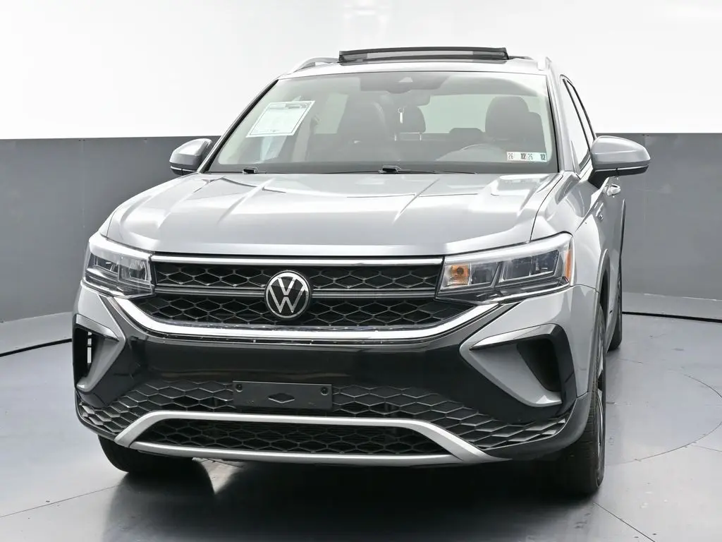 2024 Volkswagen Taos SE photo 3