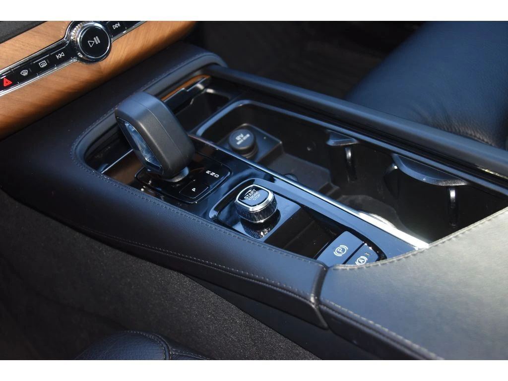 2023 Volvo - image 34