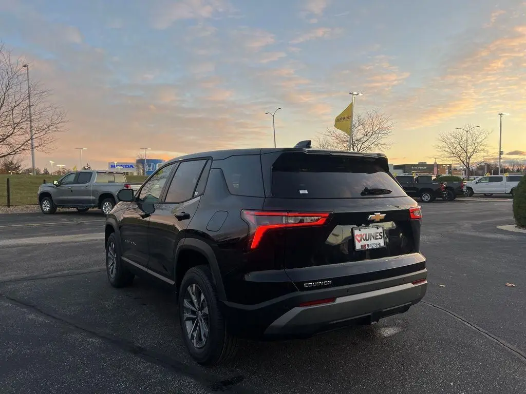 2026 Chevrolet Equinox LT photo 4