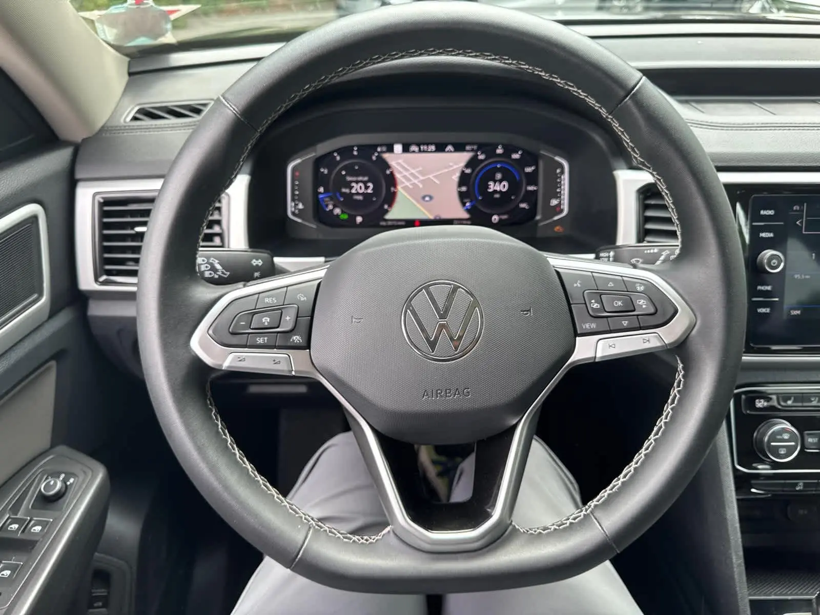 2022 Volkswagen Atlas V6 SEL photo 15