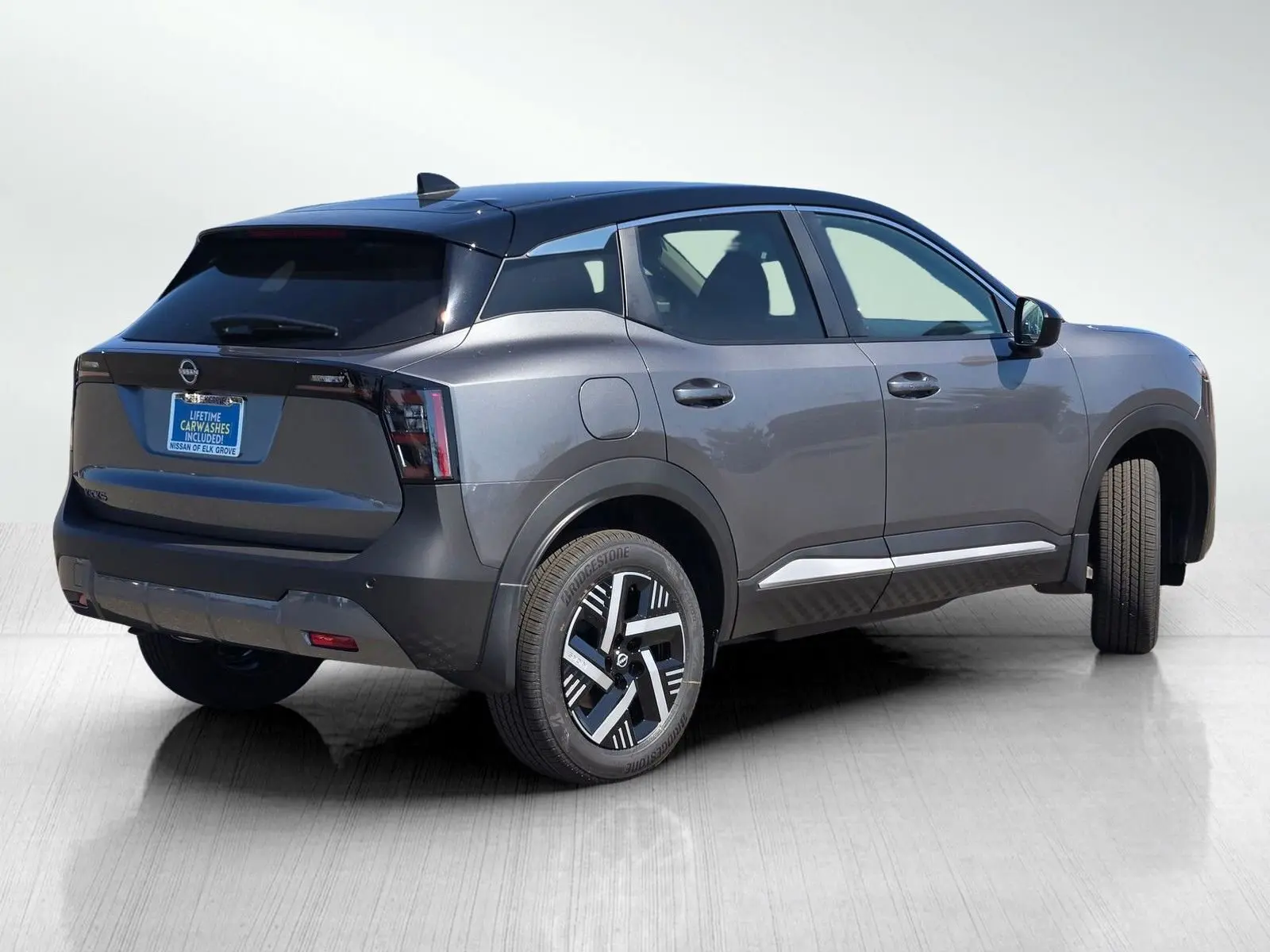 2025 Nissan Kicks SV photo 3