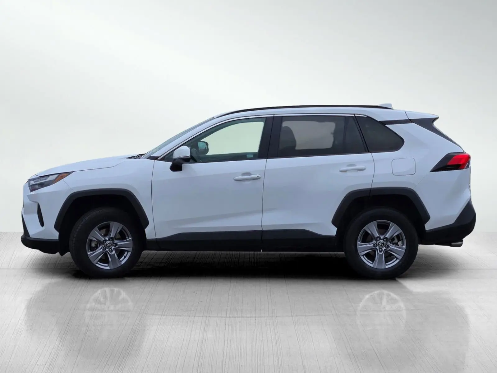 2022 Toyota RAV4 XLE photo 7