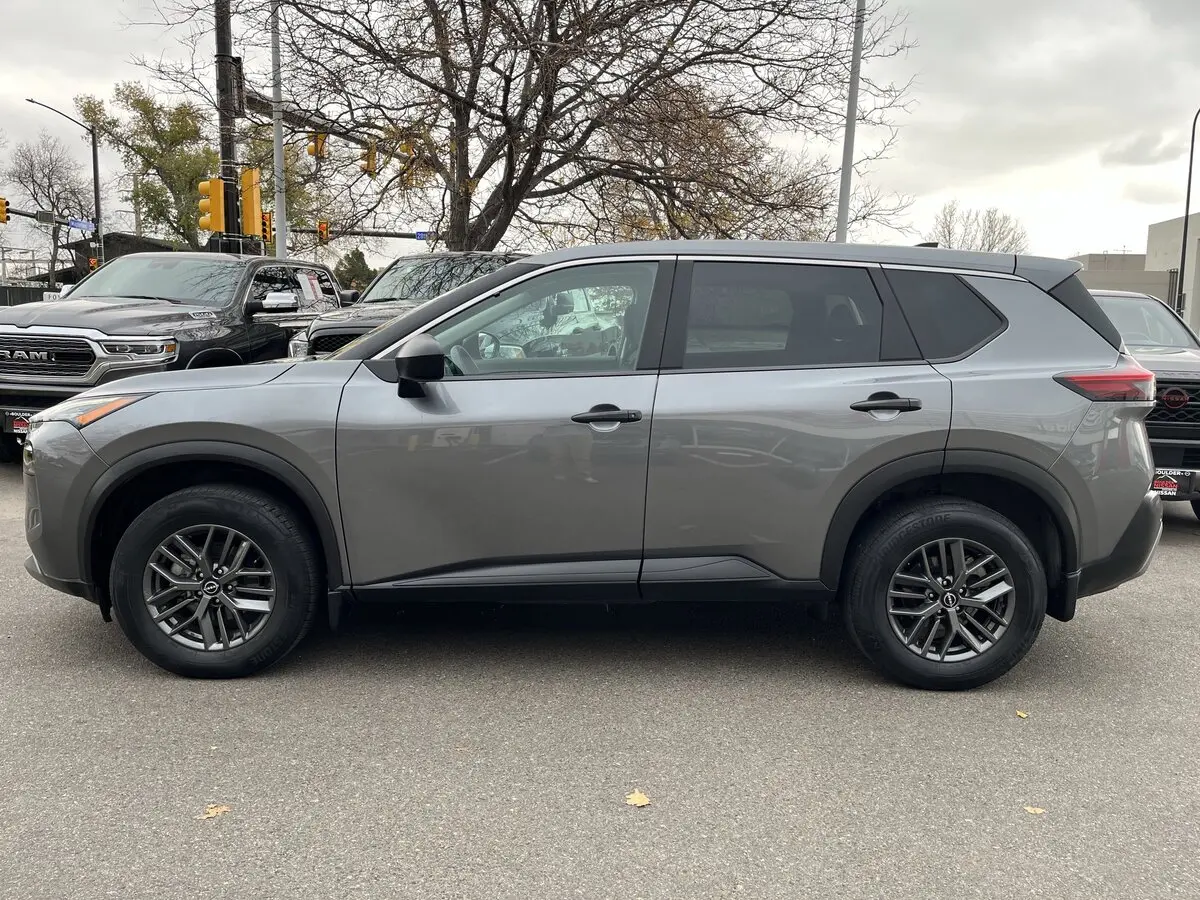 2023 Nissan Rogue AWD S photo 4