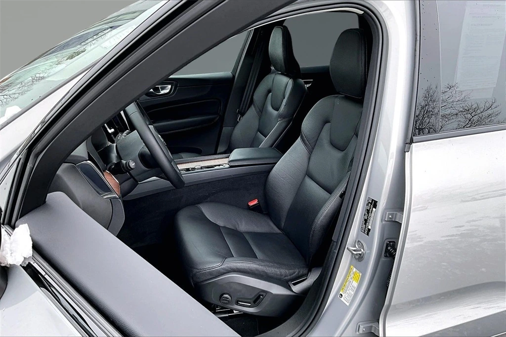 2023 Volvo - image 20