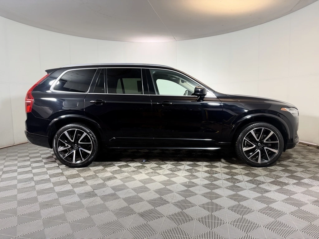 2020 Volvo - image 7