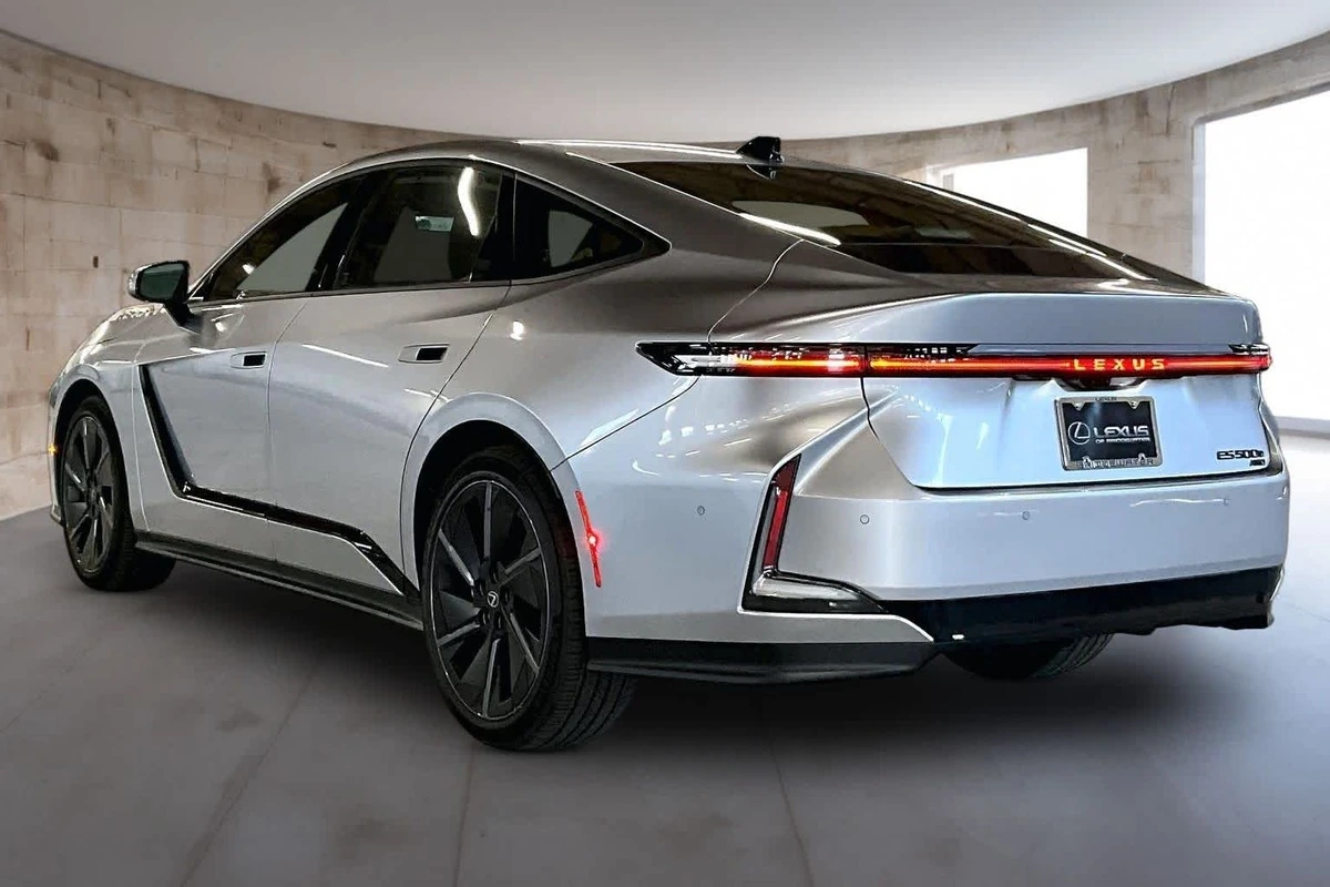New Lexus ES 500e exterior