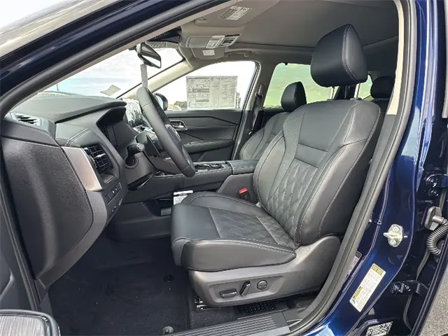 2026 Nissan Rogue Platinum photo 13