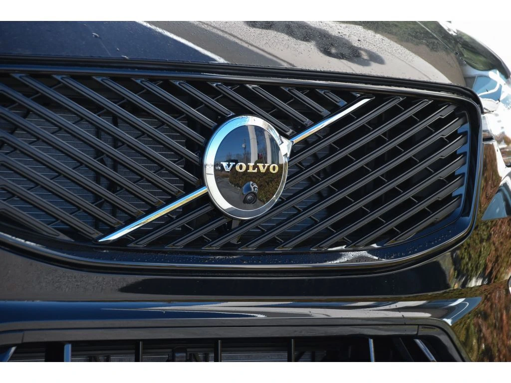 2026 Volvo - image 10