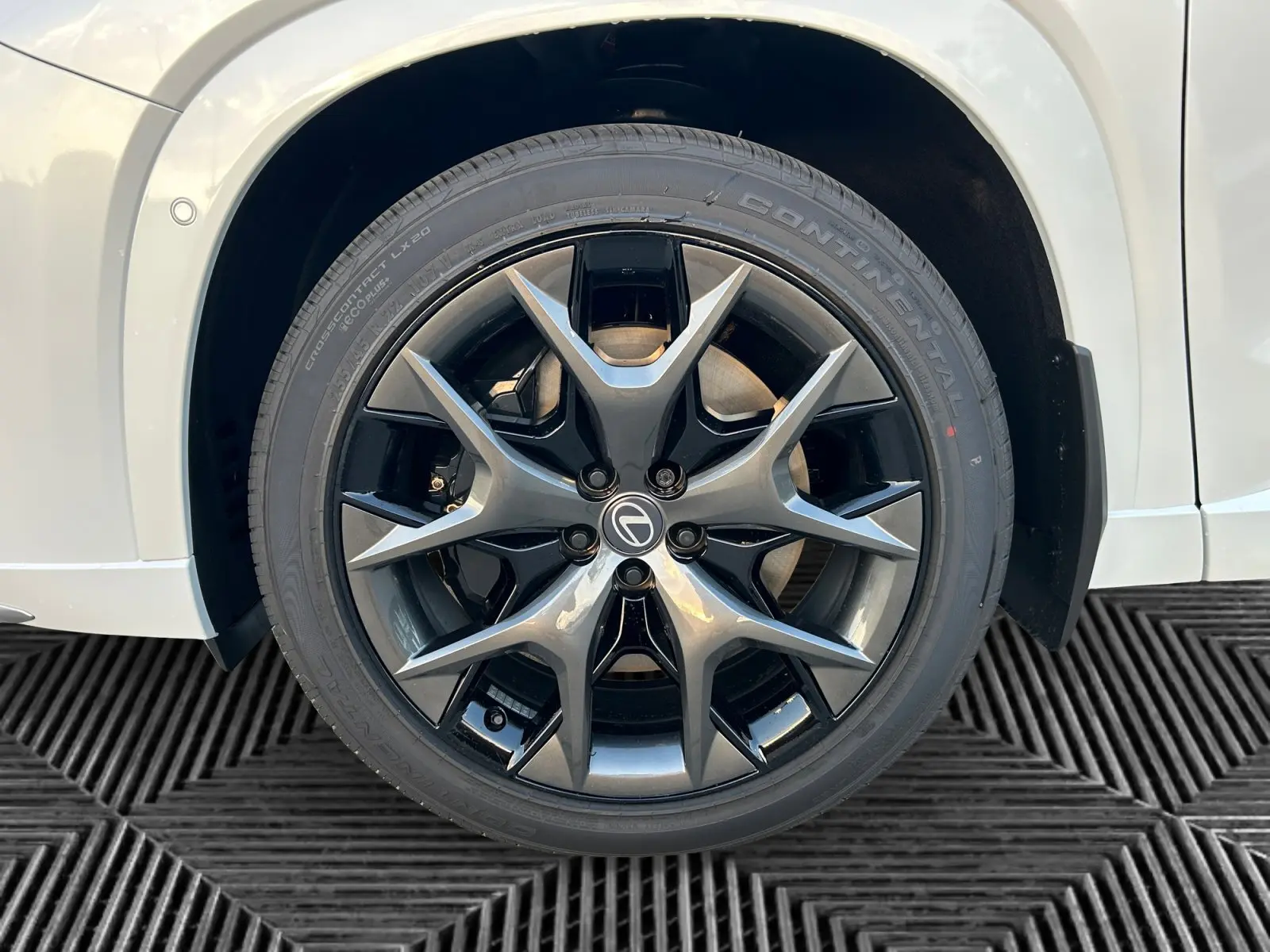2026 Lexus TX 500h F SPORT Performance Premium photo 14