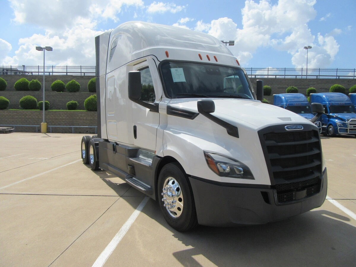 2023 Freightliner Cascadia - image 2