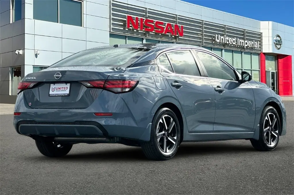 2025 Nissan Sentra SV photo 4